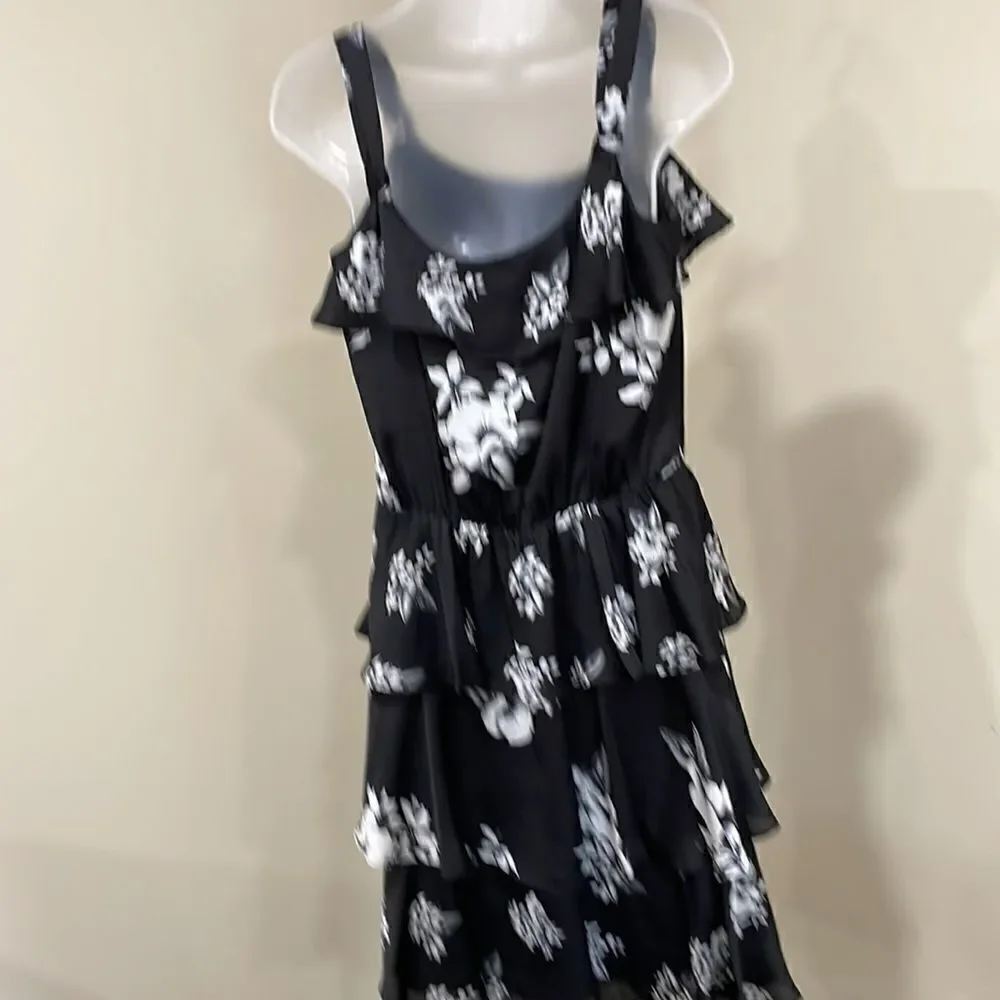 NWOT White House Black Market Floral Dress.  Size 6 S small